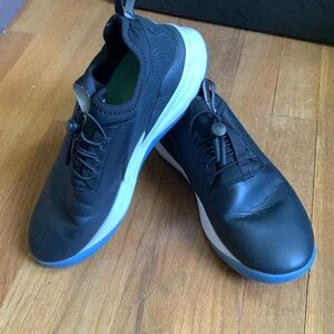 Cloves nursing shoes